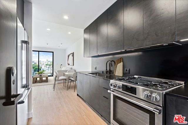 3667 Keystone Avenue 433, Los Angeles, CA 90034