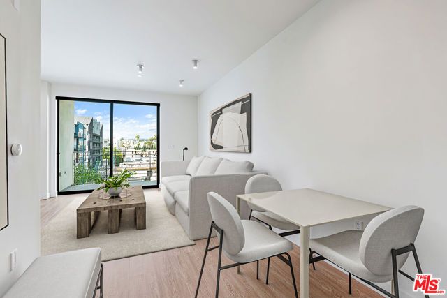 3667 Keystone Avenue 433, Los Angeles, CA 90034