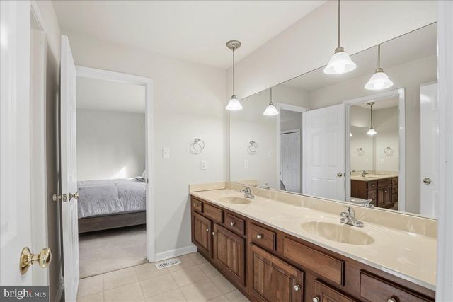 204 IRON VALLEY DR, Lebanon, PA 17042