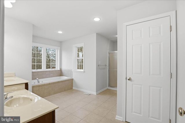 204 IRON VALLEY DR, Lebanon, PA 17042