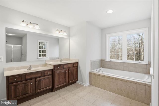 204 IRON VALLEY DR, Lebanon, PA 17042