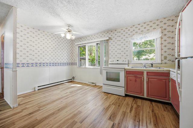708 19th Street N, Moorhead, MN 56560