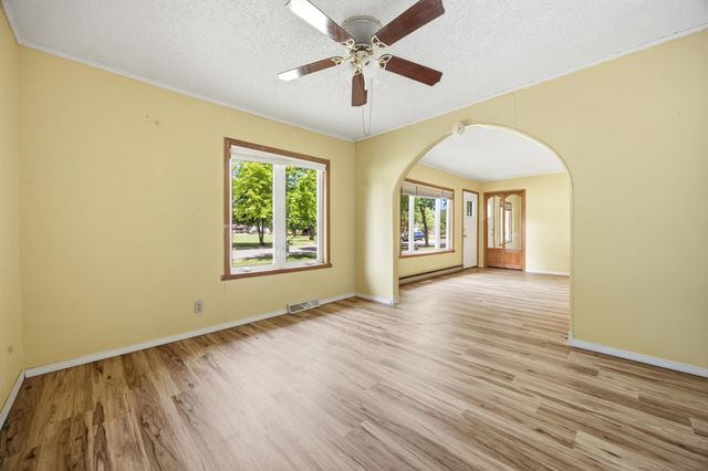 708 19th Street N, Moorhead, MN 56560