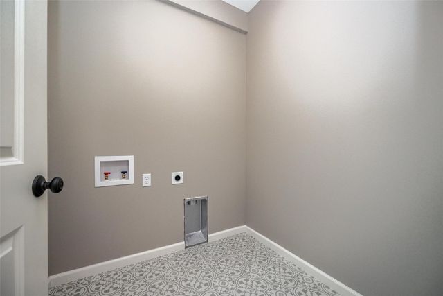 8821 Zeppelin Avenue NE, Cedar Rapids, IA 52402