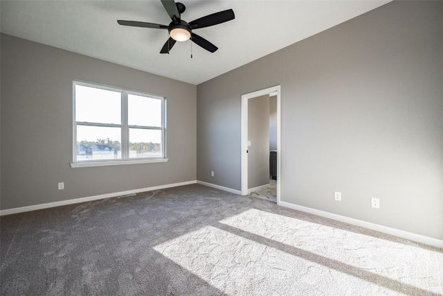 8821 Zeppelin Avenue NE, Cedar Rapids, IA 52402