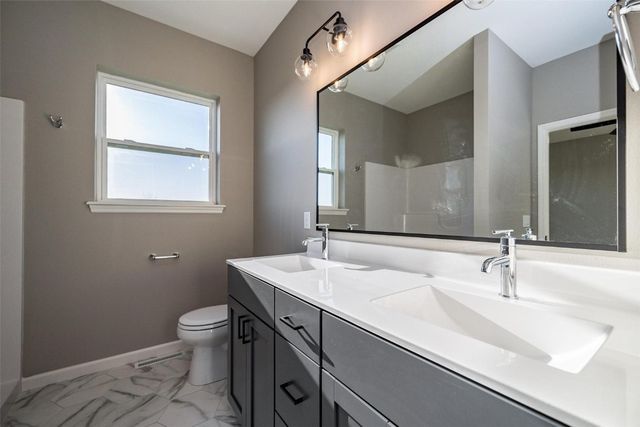 8821 Zeppelin Avenue NE, Cedar Rapids, IA 52402