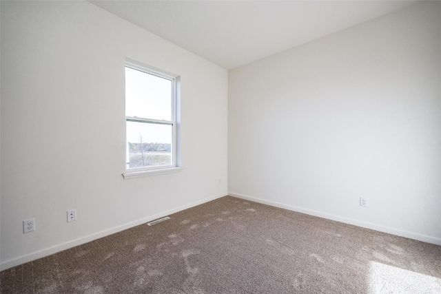 8821 Zeppelin Avenue NE, Cedar Rapids, IA 52402