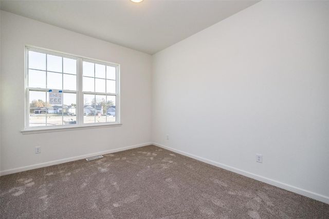 8821 Zeppelin Avenue NE, Cedar Rapids, IA 52402