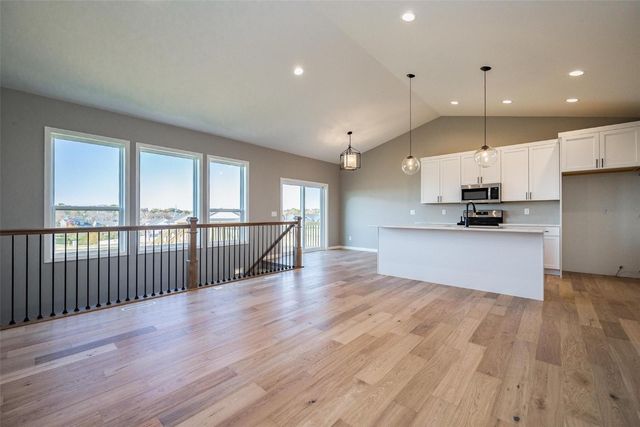 8821 Zeppelin Avenue NE, Cedar Rapids, IA 52402