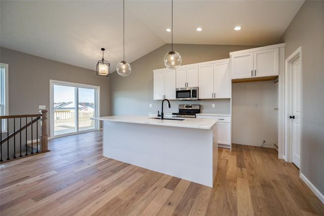 8821 Zeppelin Avenue NE, Cedar Rapids, IA 52402