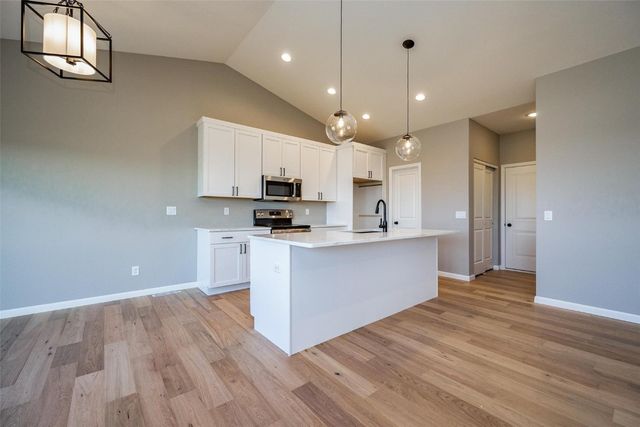 8821 Zeppelin Avenue NE, Cedar Rapids, IA 52402