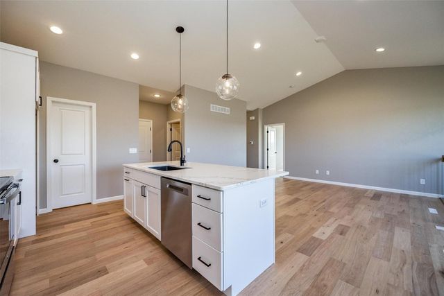 8821 Zeppelin Avenue NE, Cedar Rapids, IA 52402