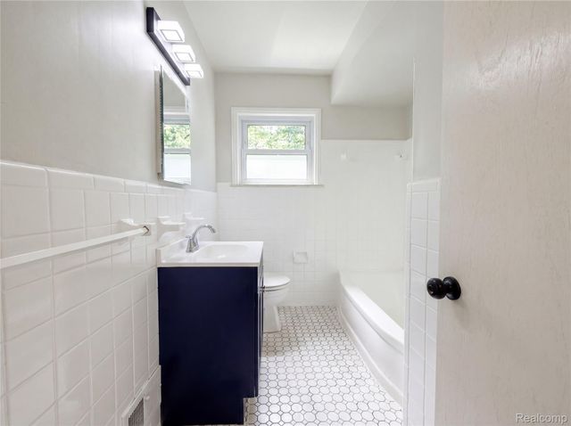 17604 Wakenden, Redford Charter Township, MI 48240
