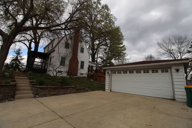 111 Manor Avenue, Fox Lake, IL 60020