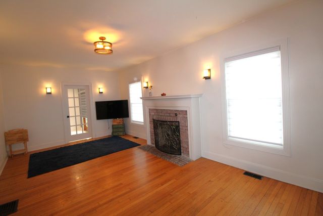 111 Manor Avenue, Fox Lake, IL 60020