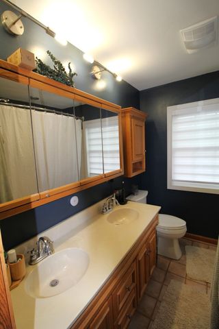 111 Manor Avenue, Fox Lake, IL 60020