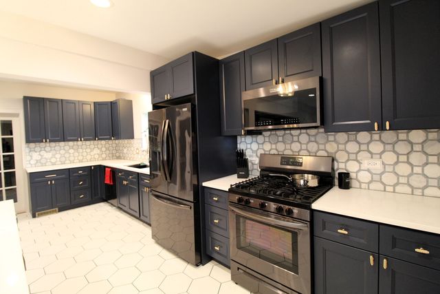 111 Manor Avenue, Fox Lake, IL 60020