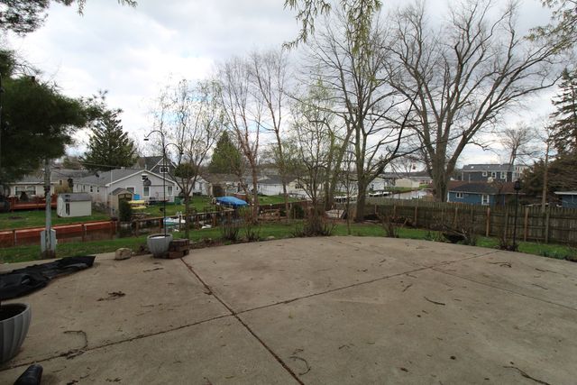 111 Manor Avenue, Fox Lake, IL 60020