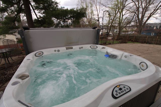 111 Manor Avenue, Fox Lake, IL 60020