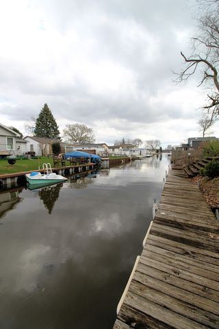 111 Manor Avenue, Fox Lake, IL 60020