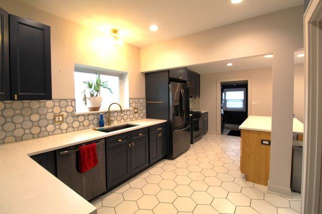 111 Manor Avenue, Fox Lake, IL 60020