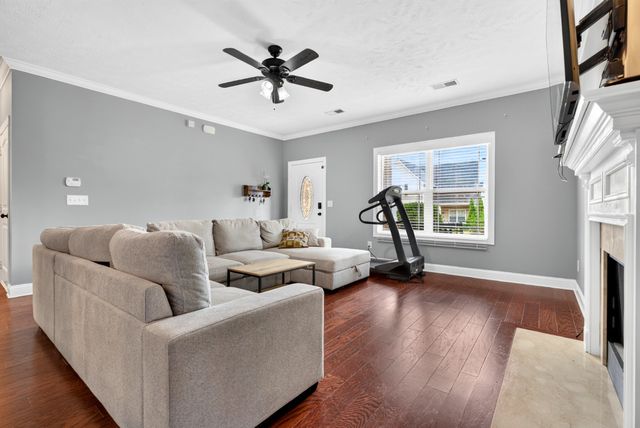 935 Cherry Blossom Ln, Clarksville, TN 37040