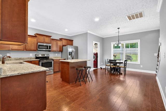 935 Cherry Blossom Ln, Clarksville, TN 37040