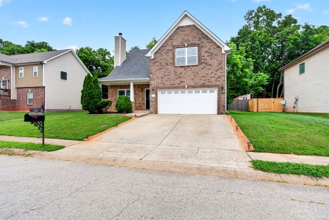 935 Cherry Blossom Ln, Clarksville, TN 37040