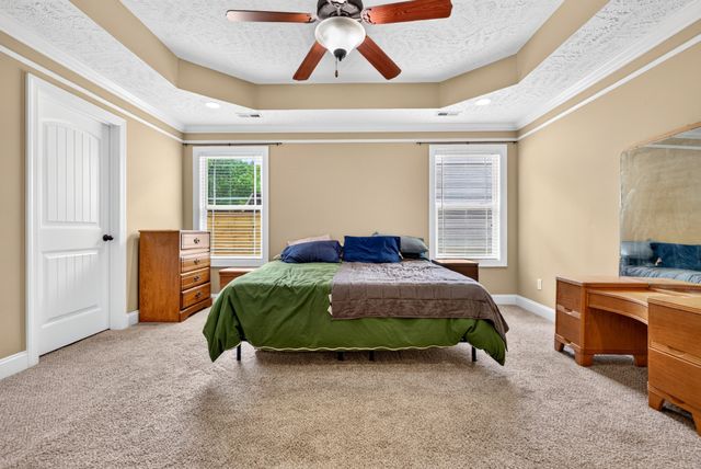 935 Cherry Blossom Ln, Clarksville, TN 37040