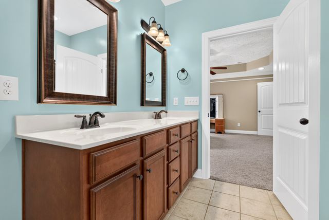 935 Cherry Blossom Ln, Clarksville, TN 37040