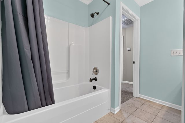 935 Cherry Blossom Ln, Clarksville, TN 37040