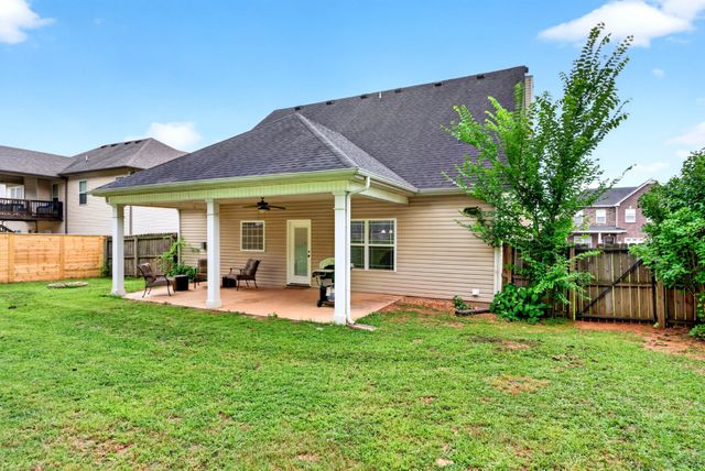 935 Cherry Blossom Ln, Clarksville, TN 37040