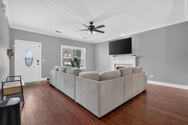 935 Cherry Blossom Ln, Clarksville, TN 37040