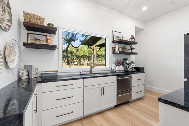 220 Fawn Meadow DR, Dripping Springs, TX 78620