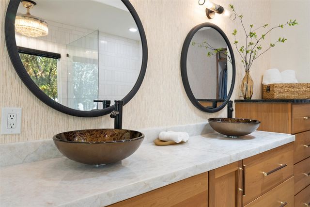 220 Fawn Meadow DR, Dripping Springs, TX 78620