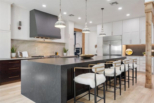 220 Fawn Meadow DR, Dripping Springs, TX 78620