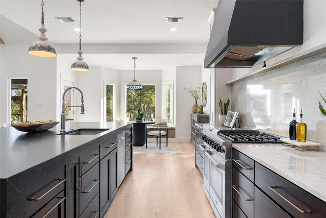 220 Fawn Meadow DR, Dripping Springs, TX 78620