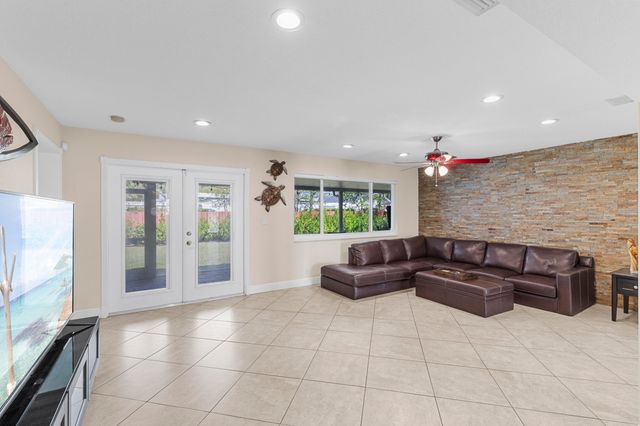 5581 SW 13th Street, Plantation, FL 33317