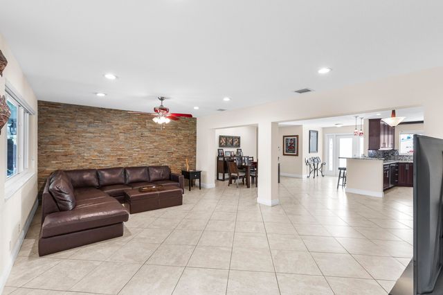 5581 SW 13th Street, Plantation, FL 33317