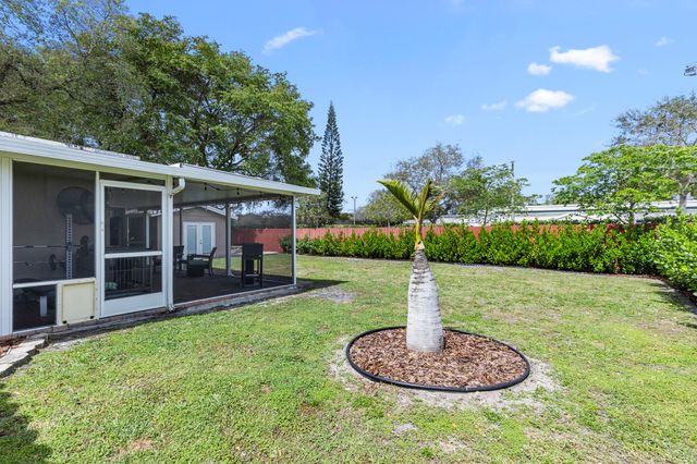 5581 SW 13th Street, Plantation, FL 33317