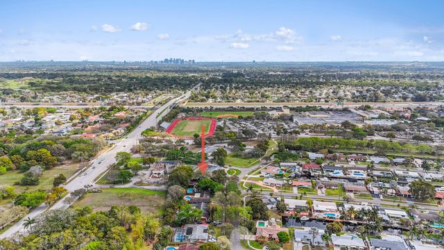 5581 SW 13th Street, Plantation, FL 33317
