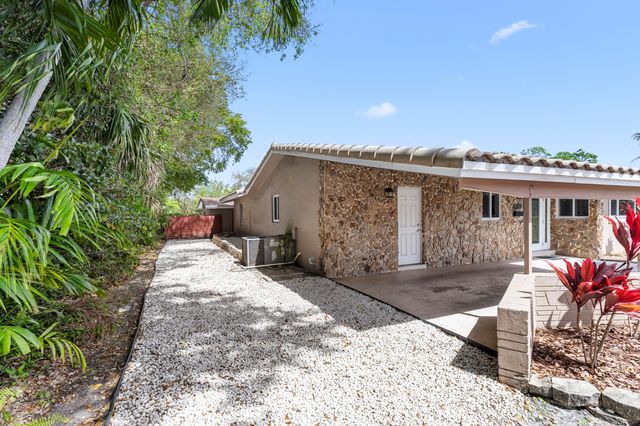 5581 SW 13th Street, Plantation, FL 33317