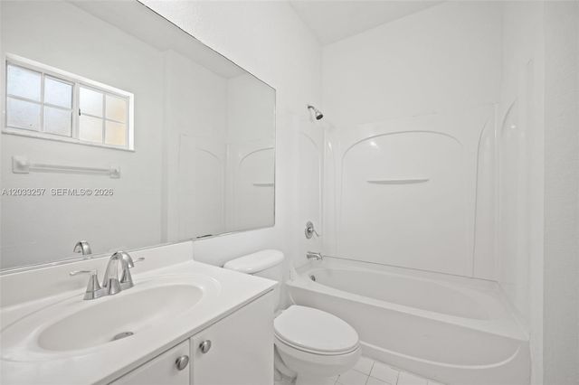 6900 NW 179th St 204-1, Hialeah, FL 33015