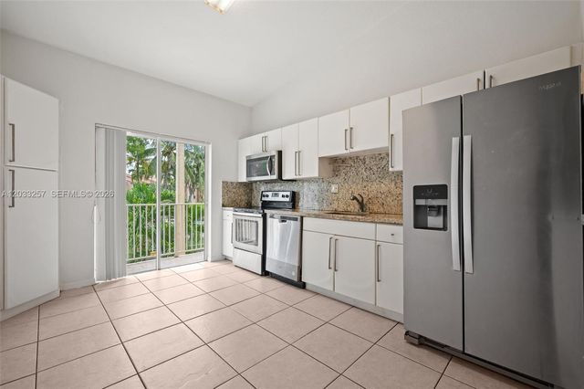 6900 NW 179th St 204-1, Hialeah, FL 33015