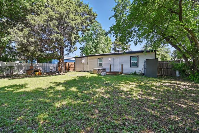 1205 Hamsted Street, Fort Worth, TX 76115