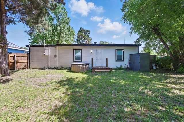 1205 Hamsted Street, Fort Worth, TX 76115