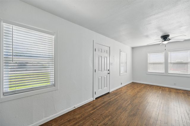 1205 Hamsted Street, Fort Worth, TX 76115