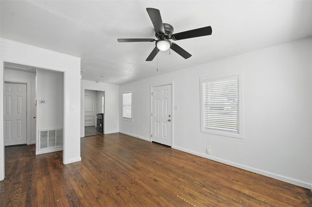 1205 Hamsted Street, Fort Worth, TX 76115