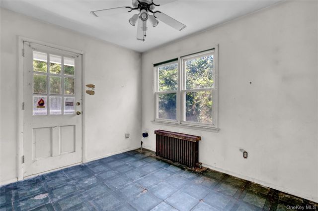 11 5th Avenue S, Huntington Station, NY 11746