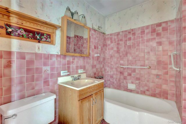 11 5th Avenue S, Huntington Station, NY 11746